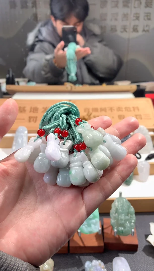 【闪购商品】翡翠吊坠(不含链)未镶嵌福袋加观音