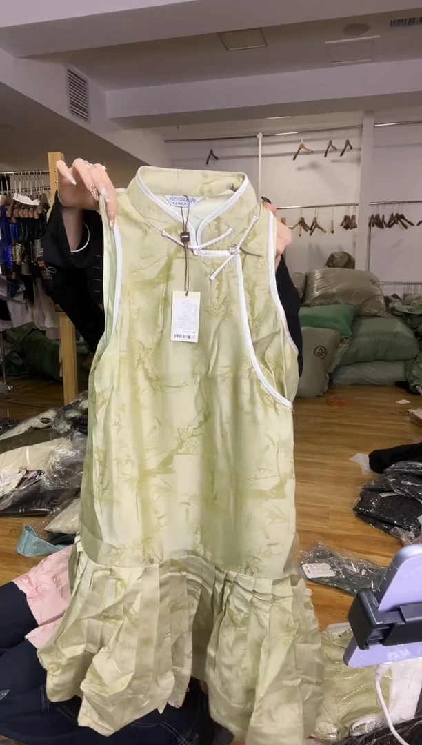 连衣裙       L码        110-120斤