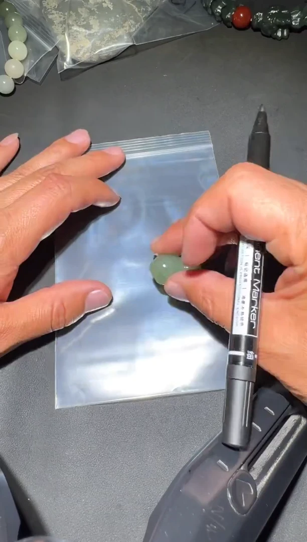 未镶嵌和田玉（糖玉）挂件和田玉