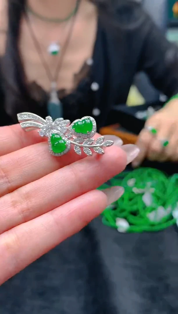 翡翠未镶嵌吊坠(不含链)天然A货翡翠