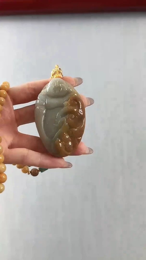 翡翠未镶嵌颈饰佛公