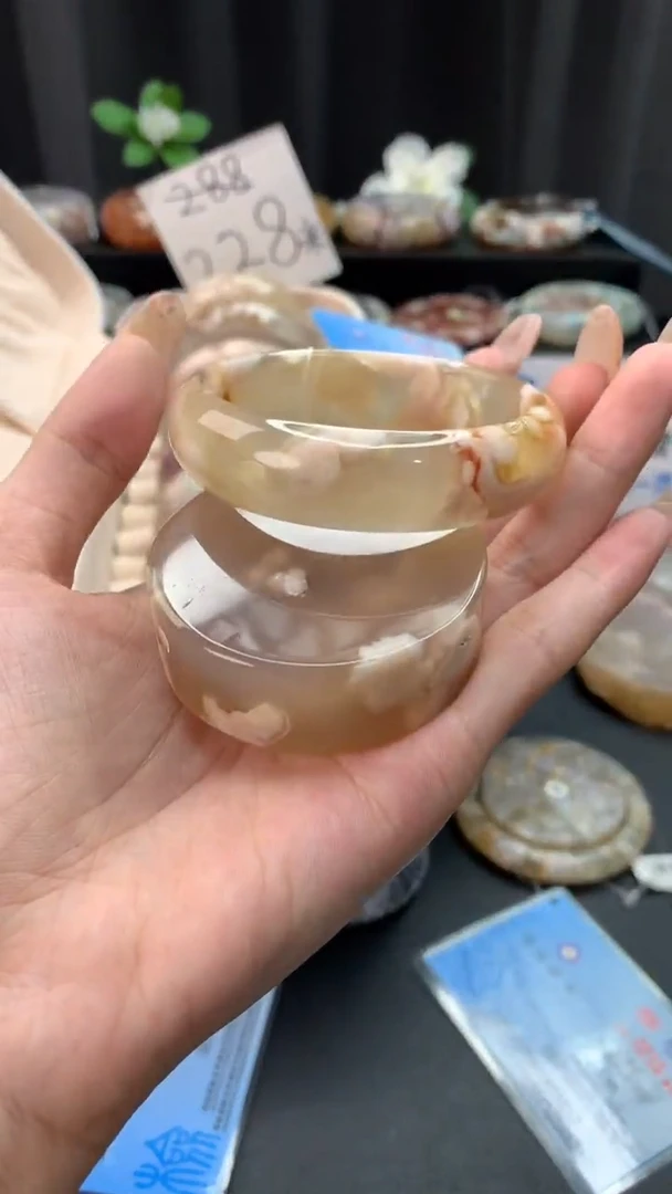 未镶嵌手镯石英质玉（54圈口）赠送镯心