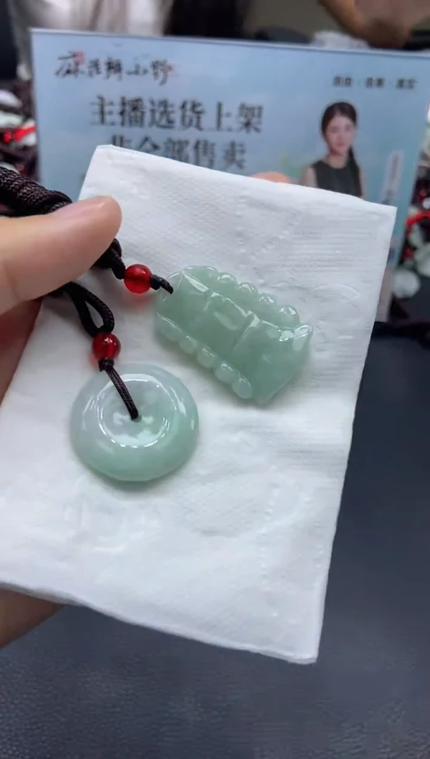 翡翠未镶嵌颈饰天然翡翠A货82