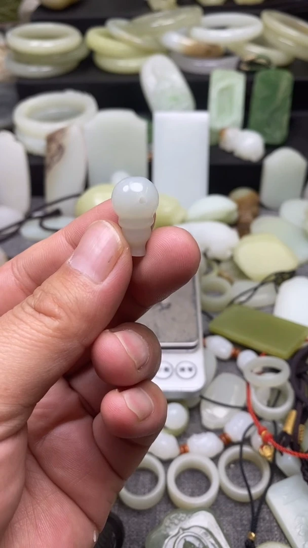 颈饰未镶嵌和田玉神****云三通