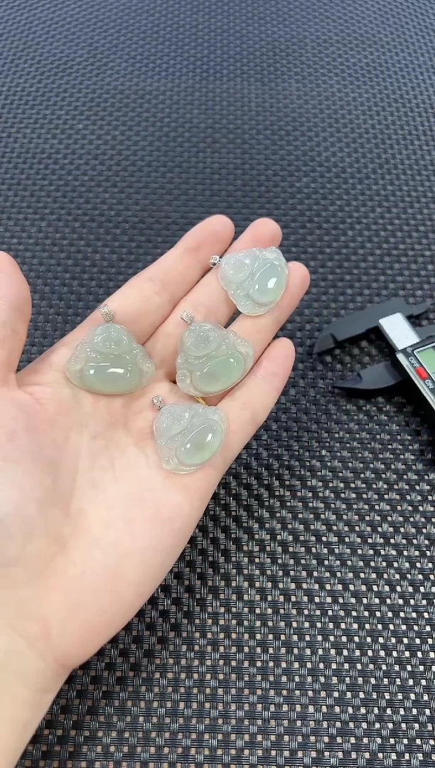 颈饰18K金镶嵌翡翠（多样性发一件）