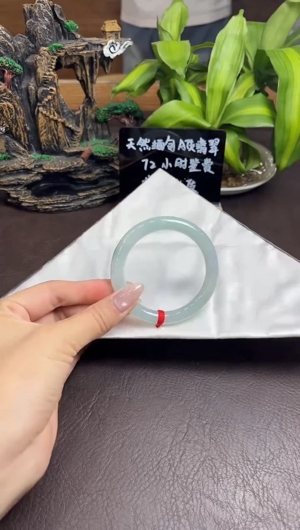 翡翠手镯未镶嵌110