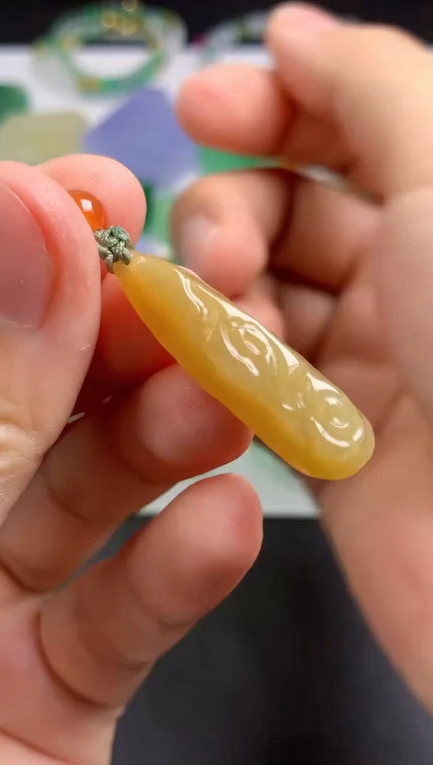 颈饰未镶嵌翡翠