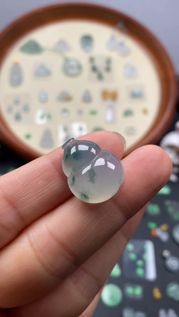 颈饰未镶嵌翡翠冰飘花大葫芦/芬