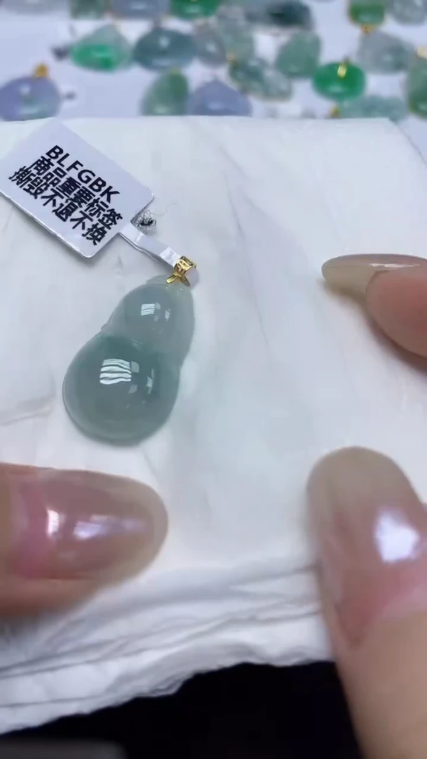 翡翠18K金镶嵌颈饰天然缅甸翡翠A货