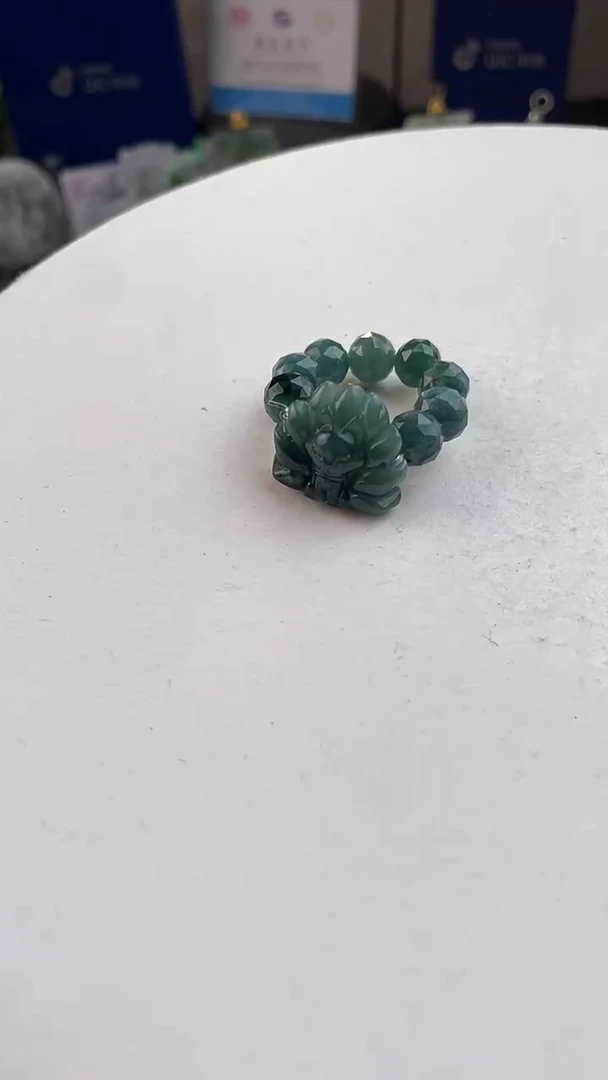 未镶嵌手链翡翠吾****：手工定制默认微瑕主播介绍为准