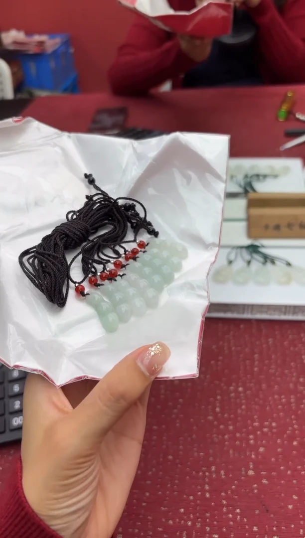 【闪购商品】翡翠挂件未镶嵌611195/豆子/多样性发一个