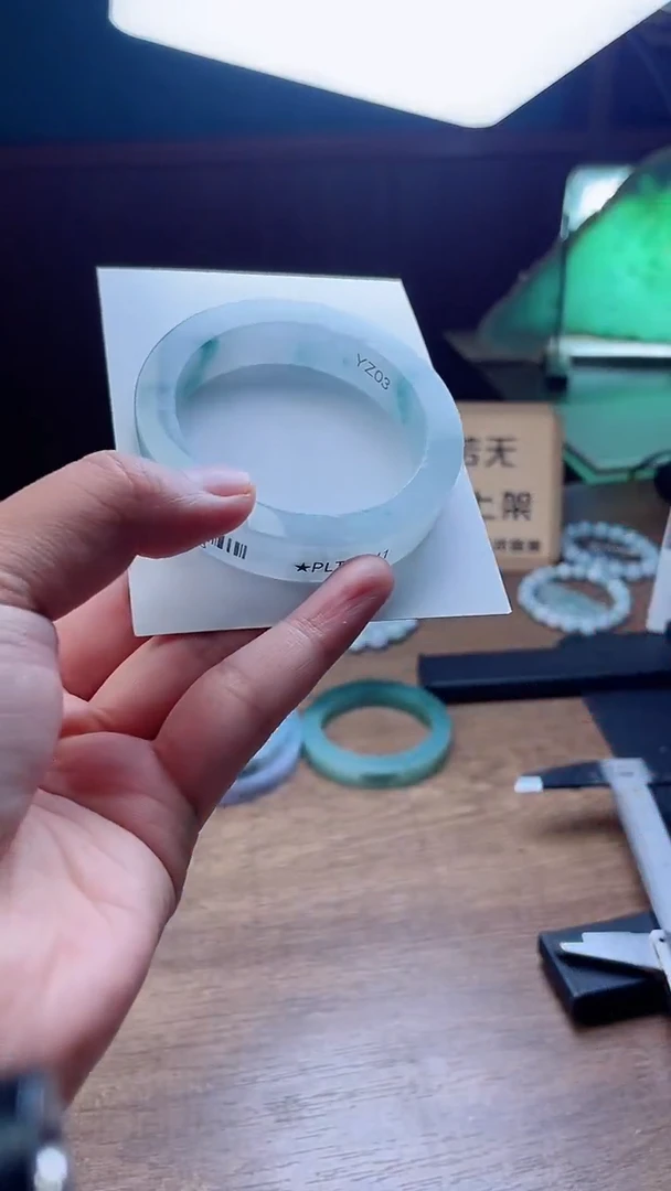 定制翡翠手镯未镶嵌依**飘定制