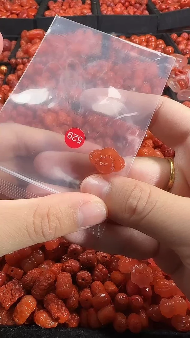 颈饰未镶嵌南红玛瑙1