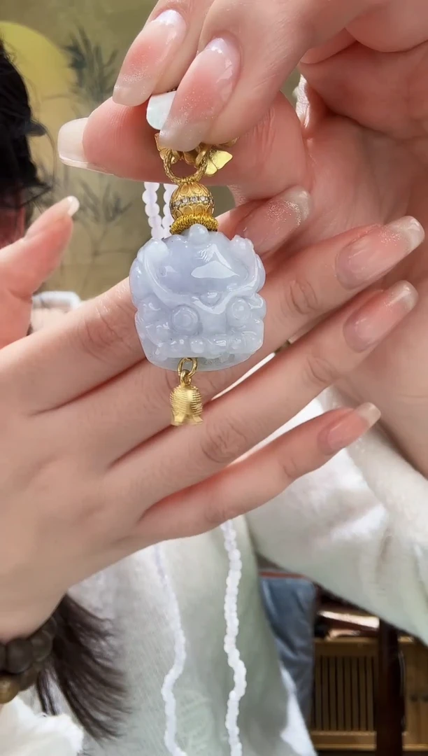 颈饰未镶嵌翡翠吊坠