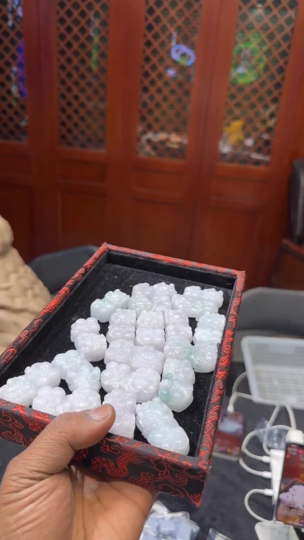 【闪购商品】翡翠手镯未镶嵌貔貅挂件随机发一