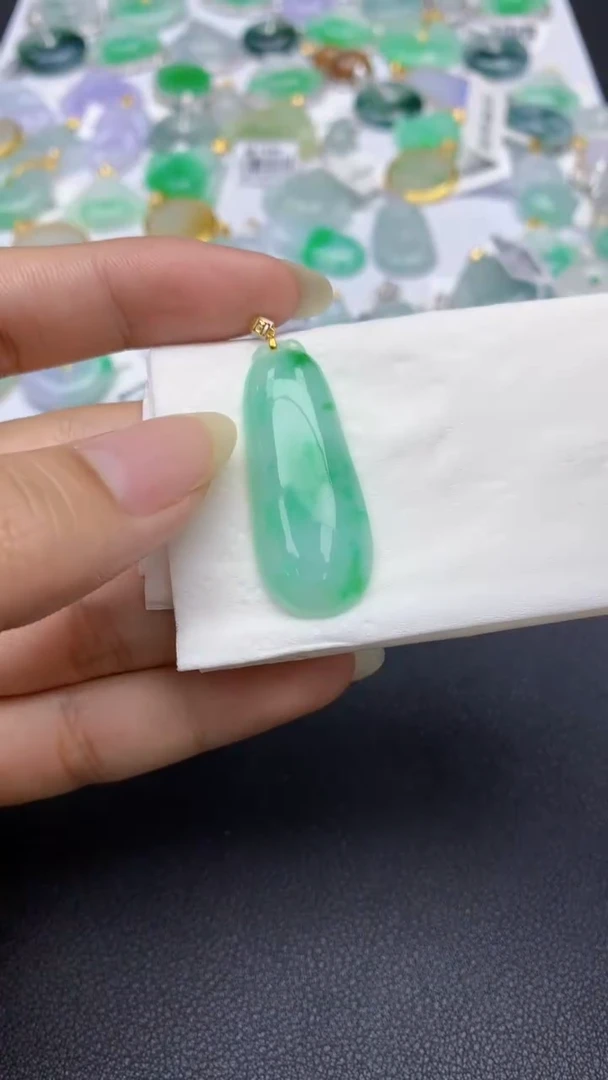 颈饰18K金镶嵌翡翠天然缅甸a货翡翠百元以上9元证书费自理