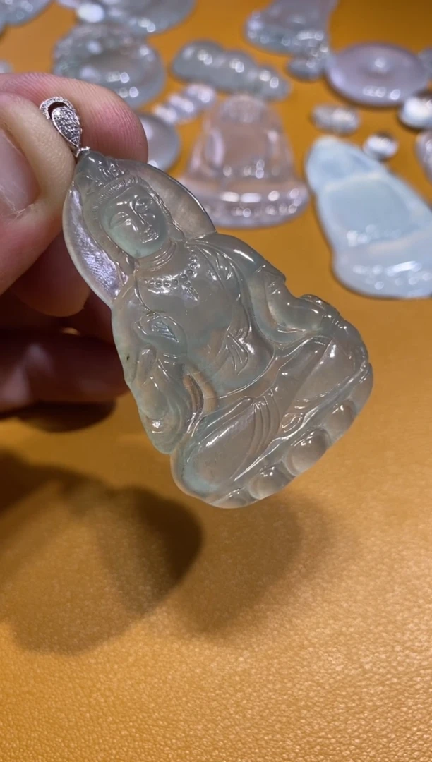 颈饰18K金镶嵌翡翠✨****?观音2980