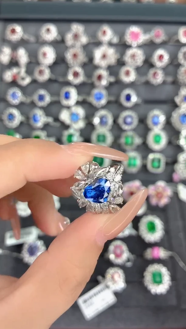 戒指蓝宝石18K金镶嵌-3.07克拉