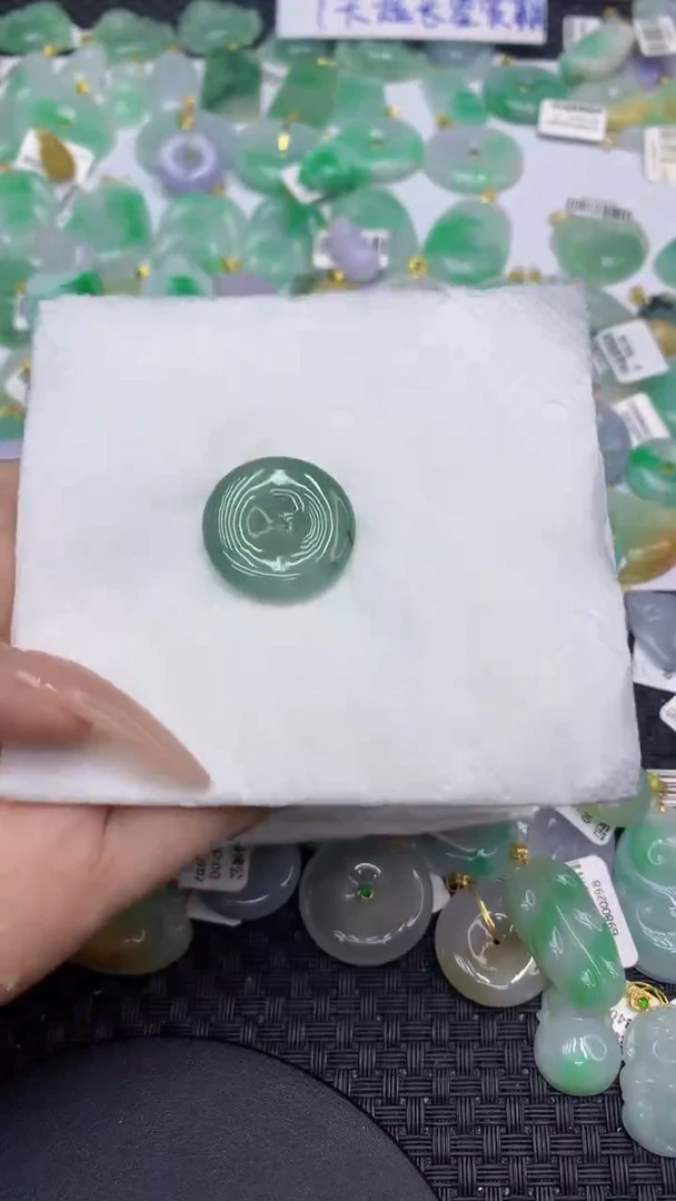 翡翠未镶嵌颈饰天然缅甸A货翡翠