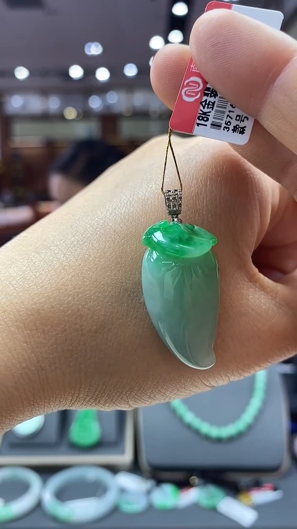 颈饰18K金镶嵌翡翠花件