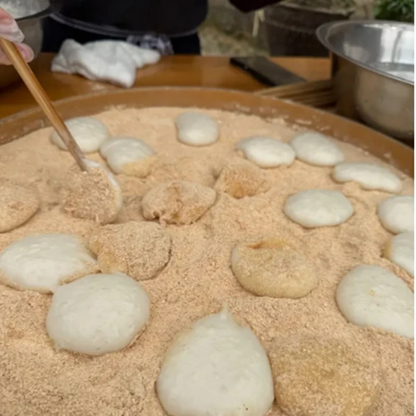 福建家乡美食新鲜黄豆粉甜糍粑小时候的味道