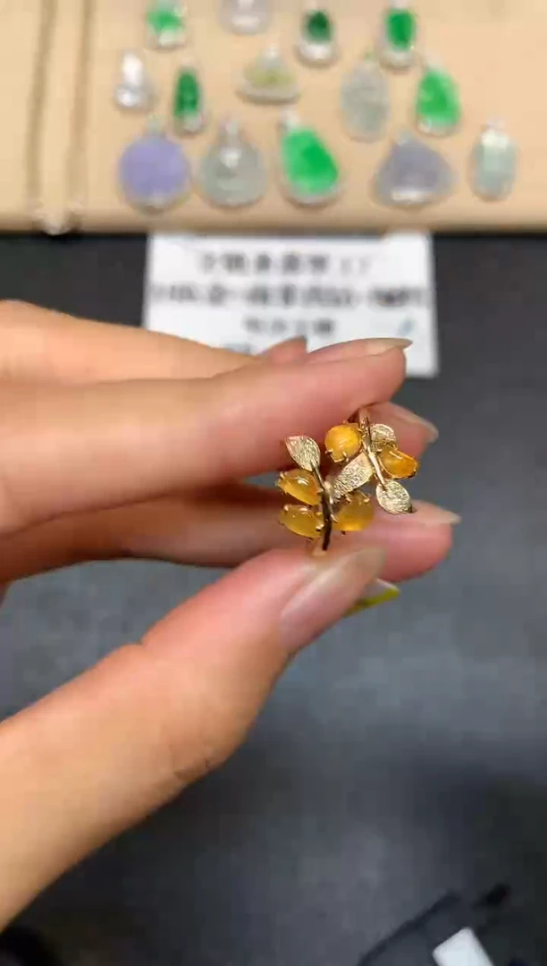 18K金镶嵌戒指翡翠随形【无服务费