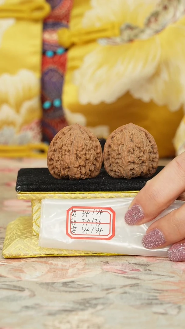 【闪购商品】文玩核桃把件密纹