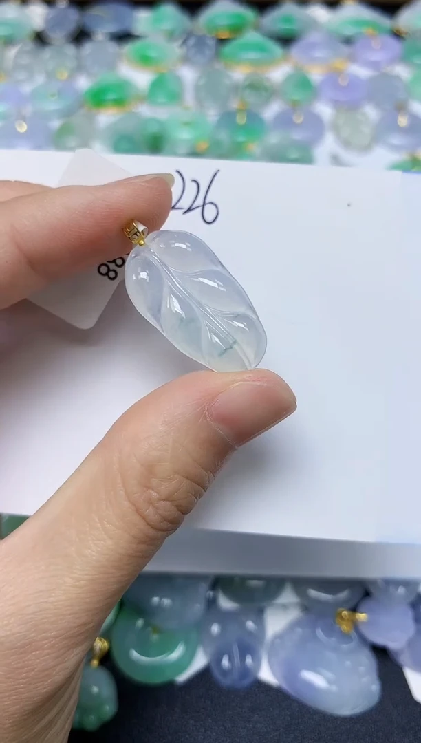 翡翠18K金镶嵌颈饰 天然缅甸翡翠A货