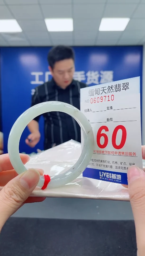 未镶嵌手镯翡翠天然翡翠手镯