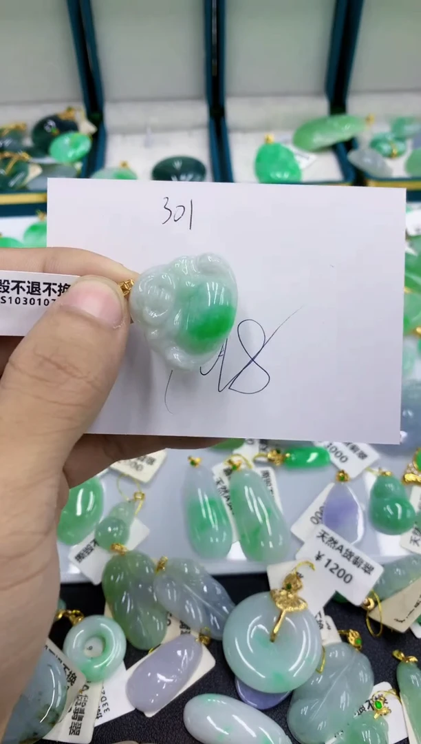 颈饰18K金镶嵌翡翠11111