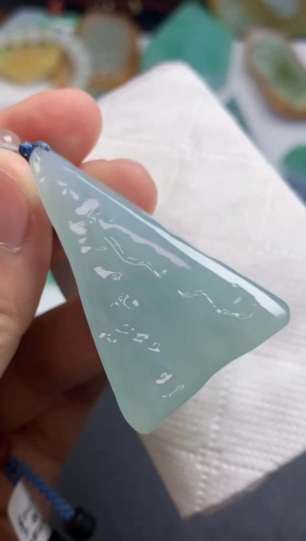 颈饰未镶嵌翡翠
