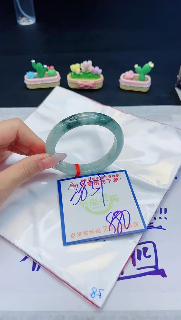 【闪购商品】翡翠手镯未镶嵌，质检证书图片色彩偏黑白