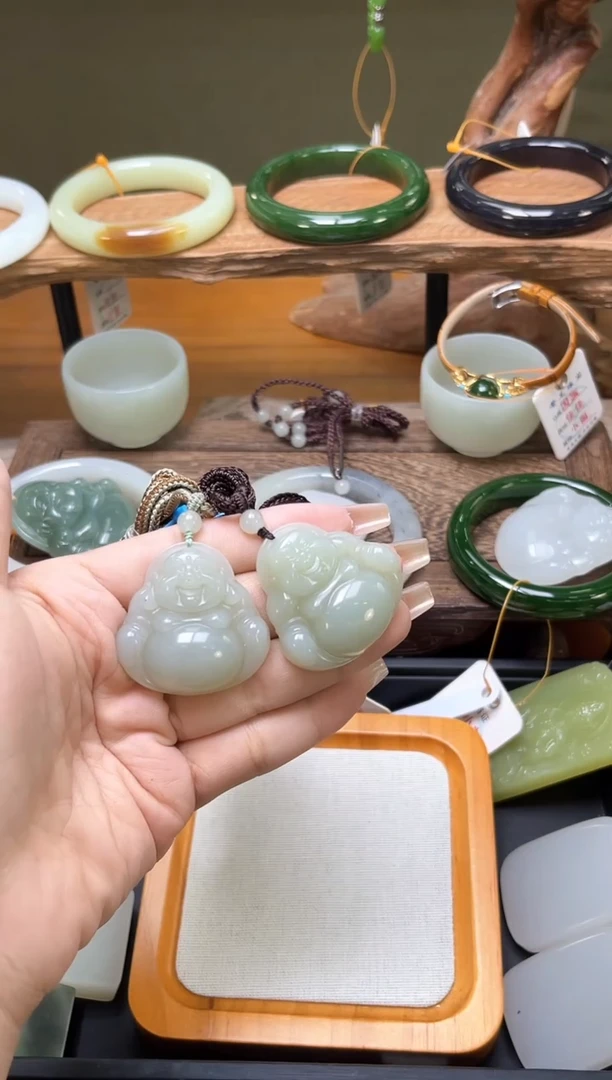 吊坠(不含链)未镶嵌和田玉且末青白 佛公 多样性发一