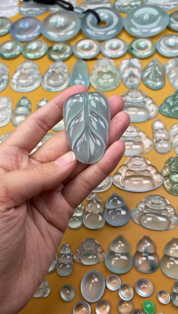 吊坠(不含链)未镶嵌翡翠1 叶子 47.5 30.6 5.3