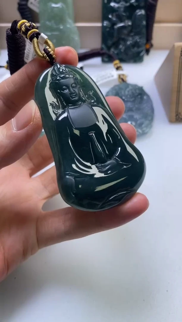 颈饰未镶嵌翡翠