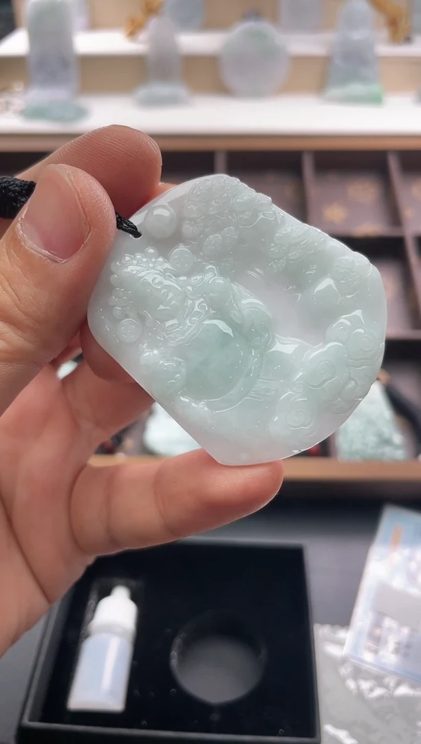 翡翠未镶嵌颈饰..../4/26/ 313