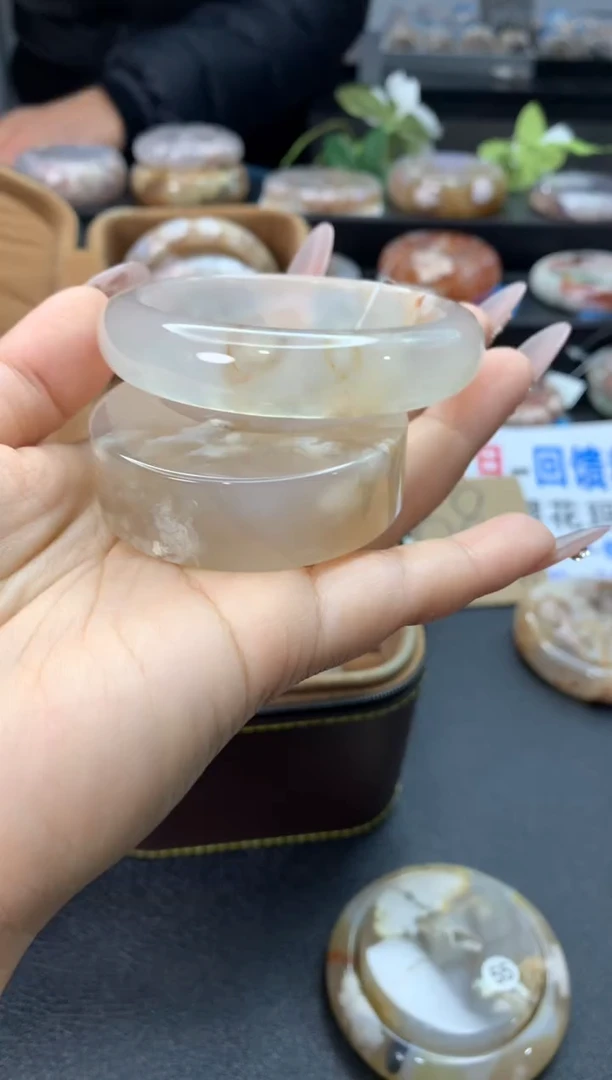 未镶嵌手镯石英质玉（56-57圈口）赠送镯心 无证书