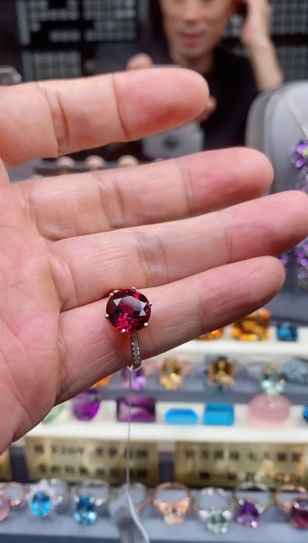 【闪购商品】石榴石戒子18K金镶嵌石榴石戒子