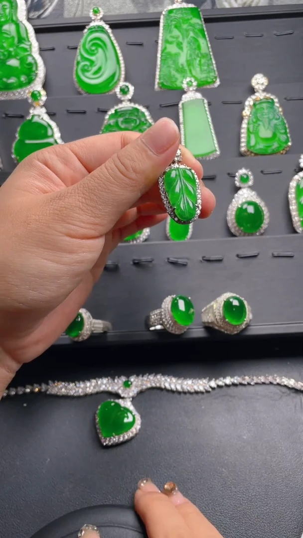 【闪购商品】翡翠吊坠(赠链)未镶嵌1723