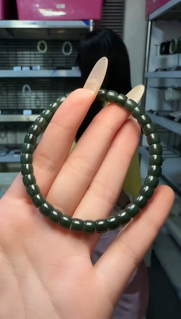 颈饰未镶嵌和田玉沙枣青老型手串