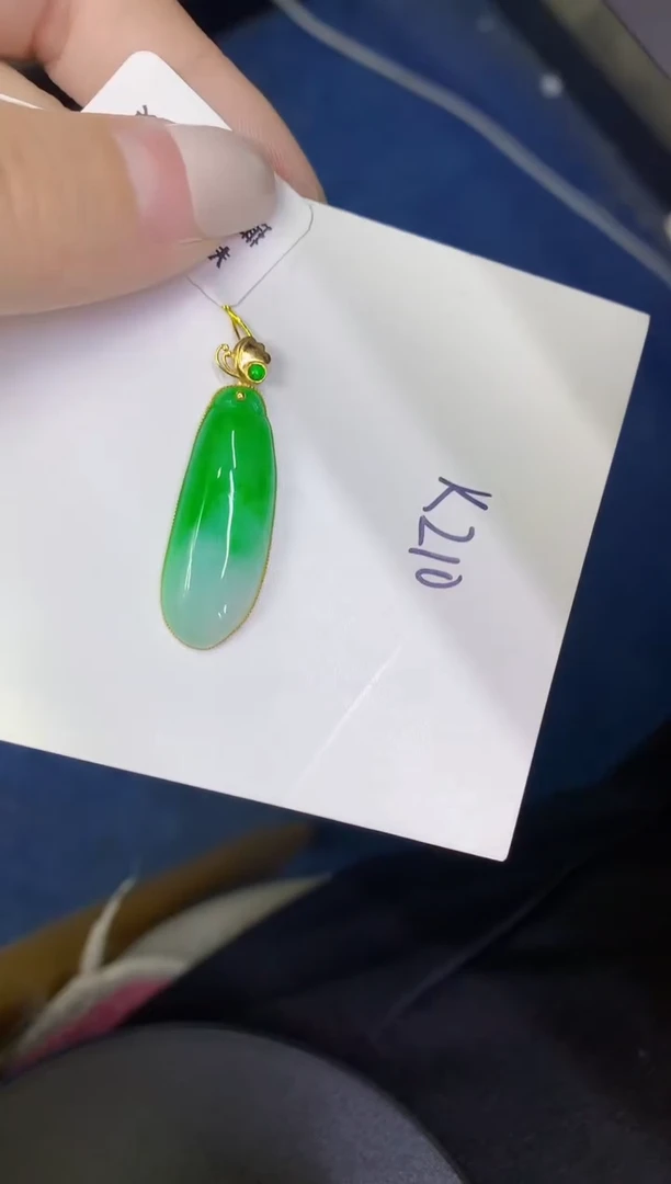 颈饰18K金镶嵌翡翠缅甸天然翡翠A货