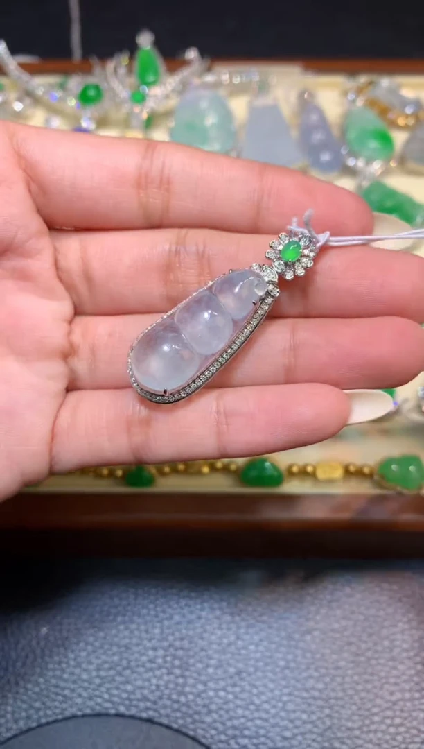 颈饰18K金镶嵌翡翠1