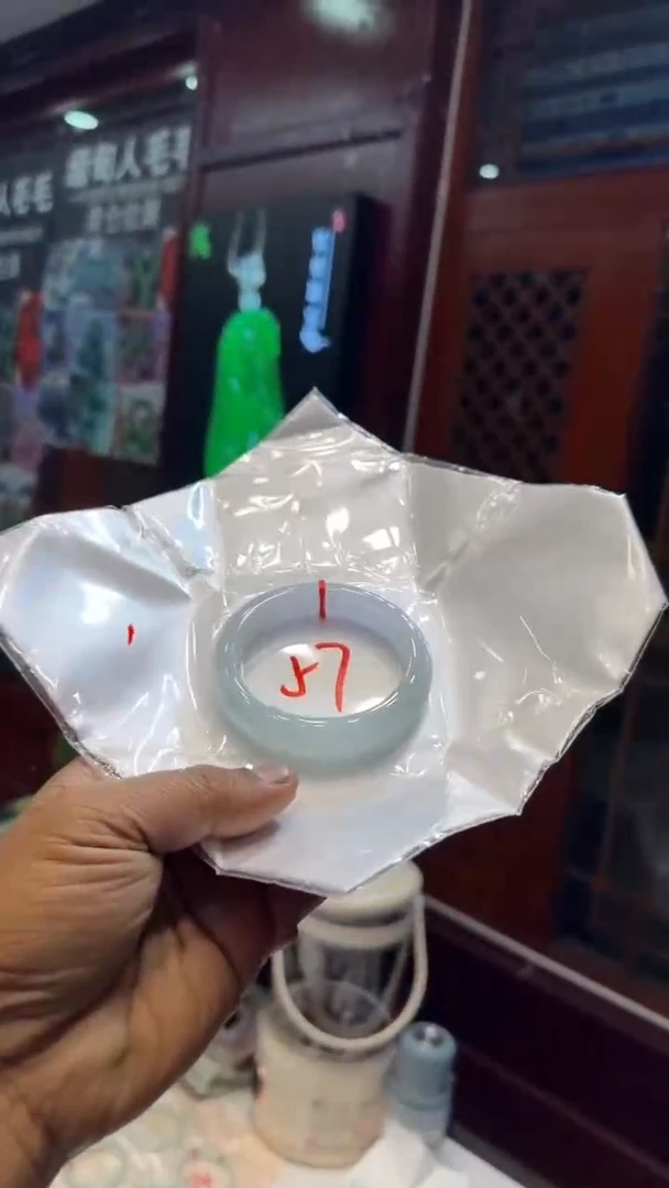 未镶嵌手镯翡翠手镯包容价