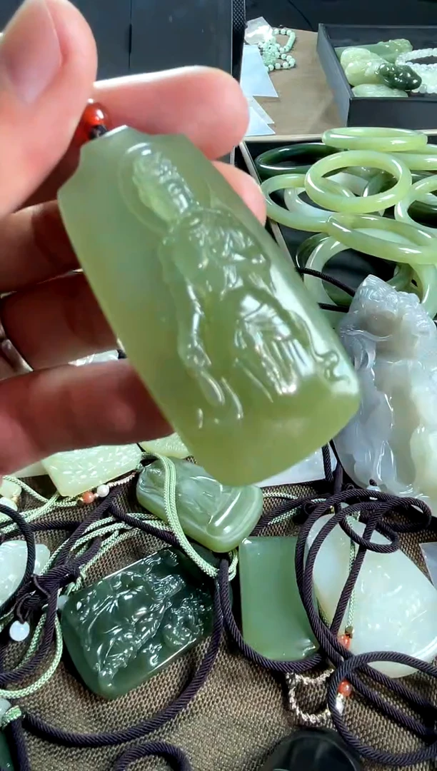 颈饰未镶嵌和田玉观音