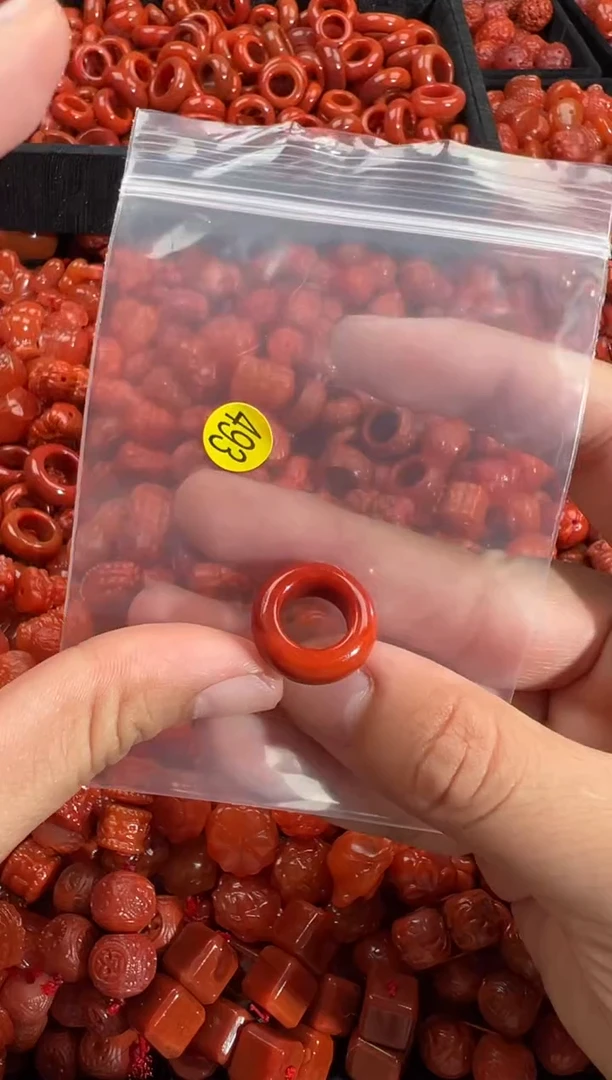 南红玛瑙未镶嵌颈饰1