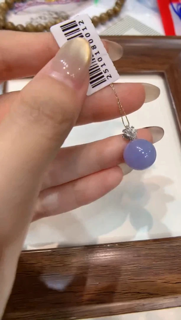 颈饰18K金镶嵌翡翠圆珠