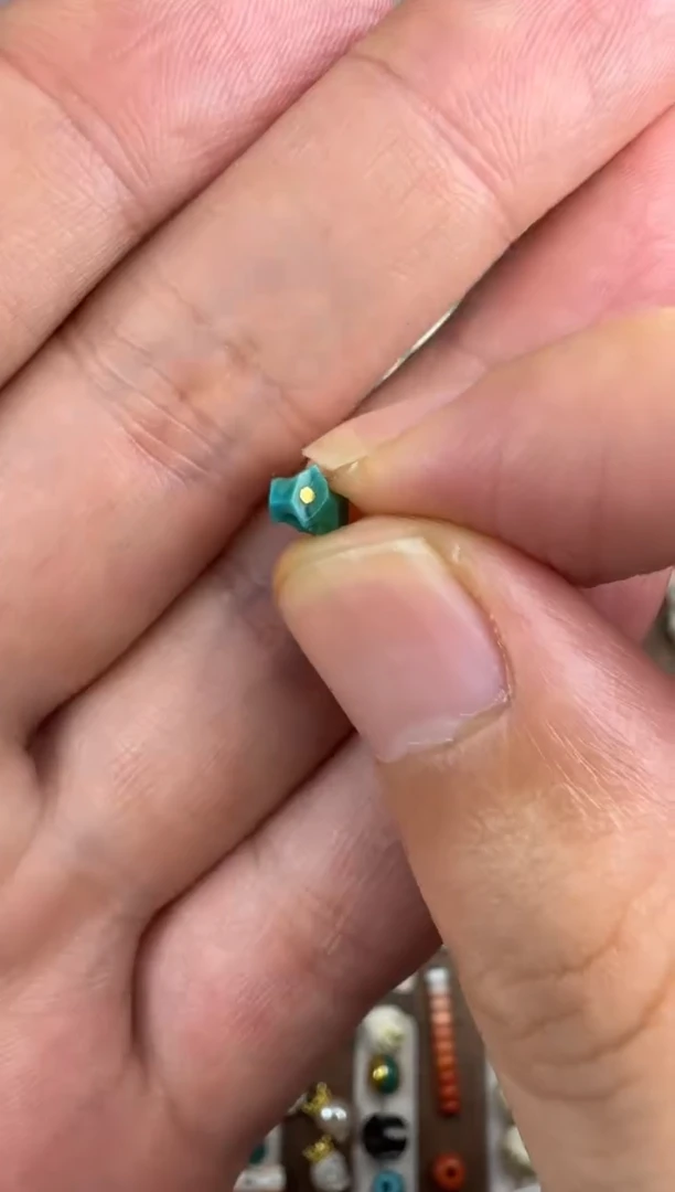 绿松石未镶嵌颈饰雕刻配饰