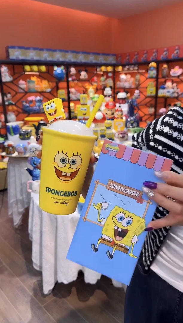 瓷片@@海绵宝宝黄色陶瓷带盖吸管杯