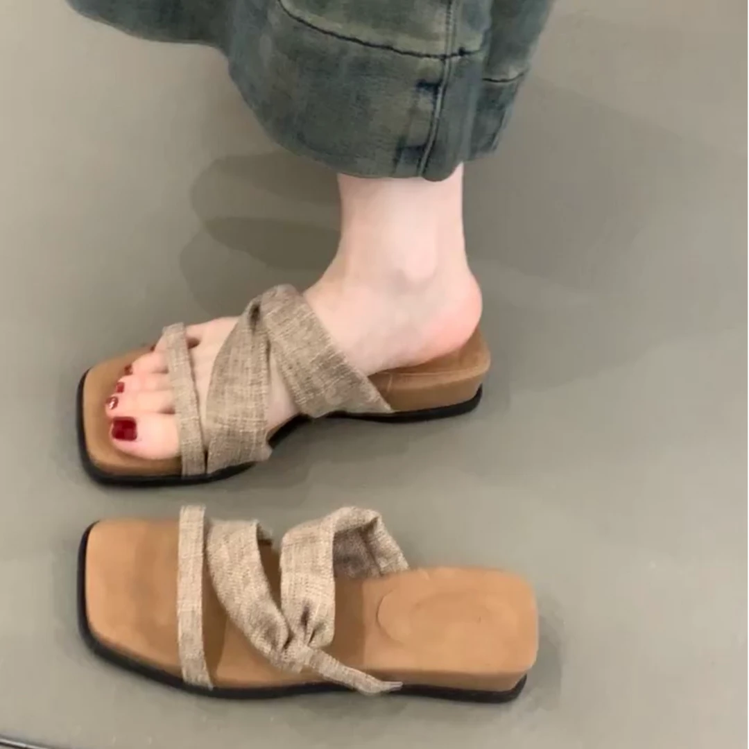 WL-K5-26法式小众高级感露趾坡跟拖鞋女外穿2025年夏季一字凉拖鞋