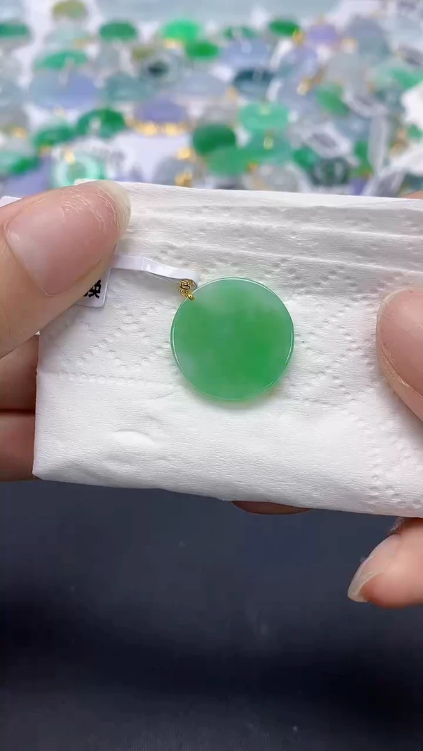 翡翠18K金镶嵌颈饰天然缅甸a货翡翠